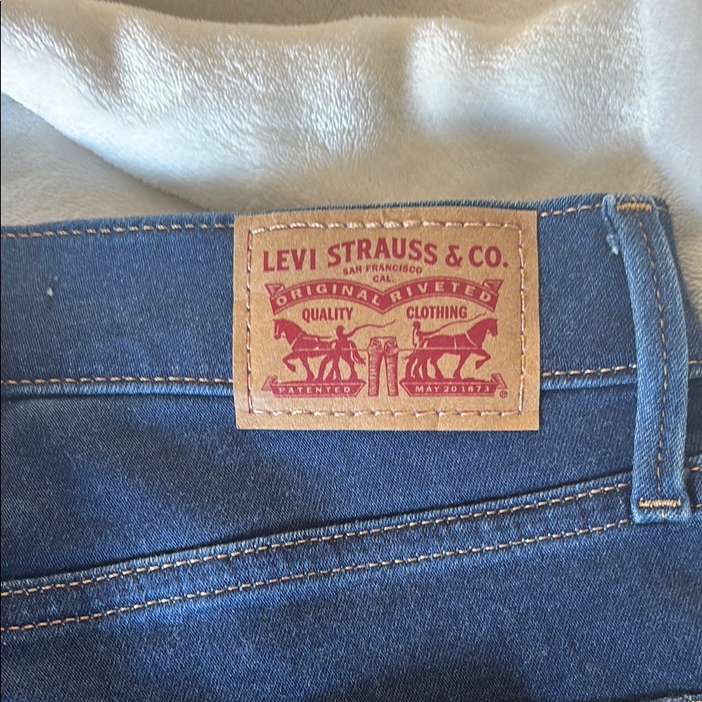 Levi's Blue Jeans with Iconic Leather Patch and Contrast Stitching